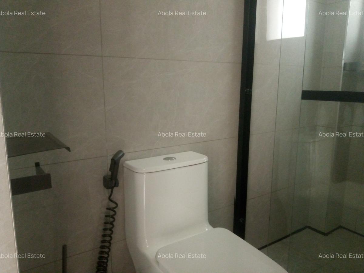 3 Bed Apartment with En Suite in Riverside - 3