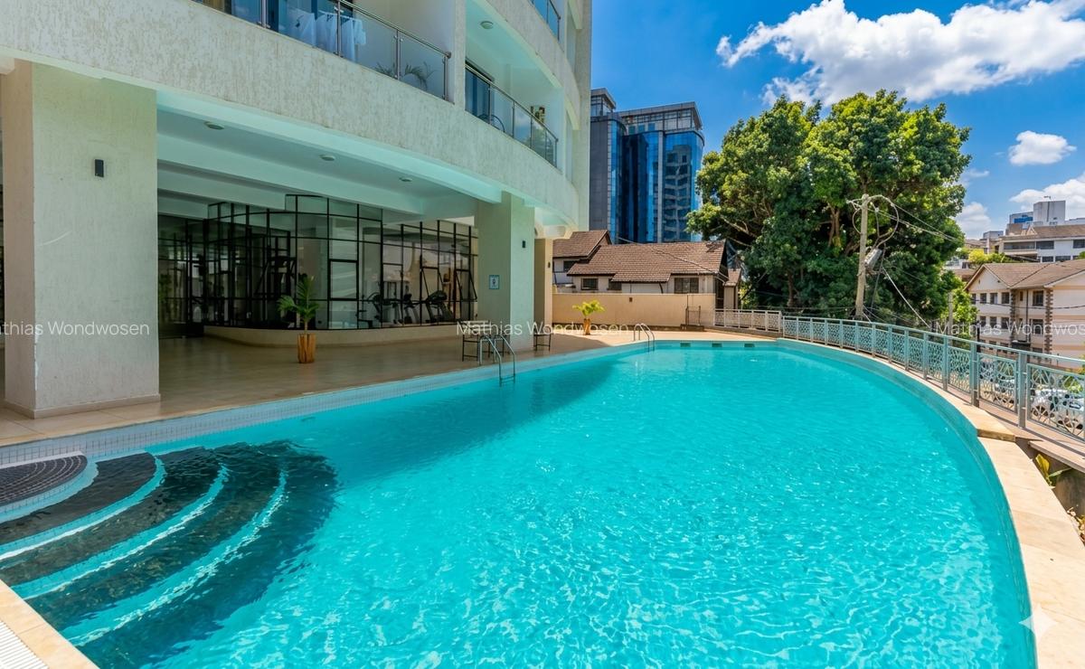 Serviced 2 Bed Apartment with En Suite at Lantana - 9