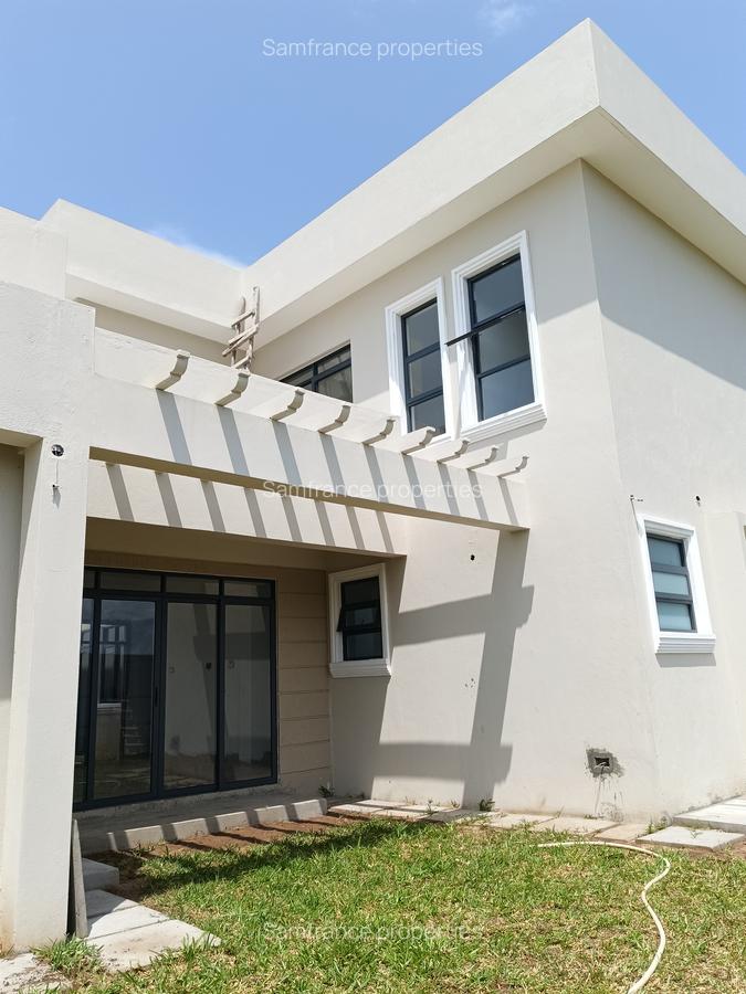 4 Bed Townhouse with En Suite at King'S Eood - 2