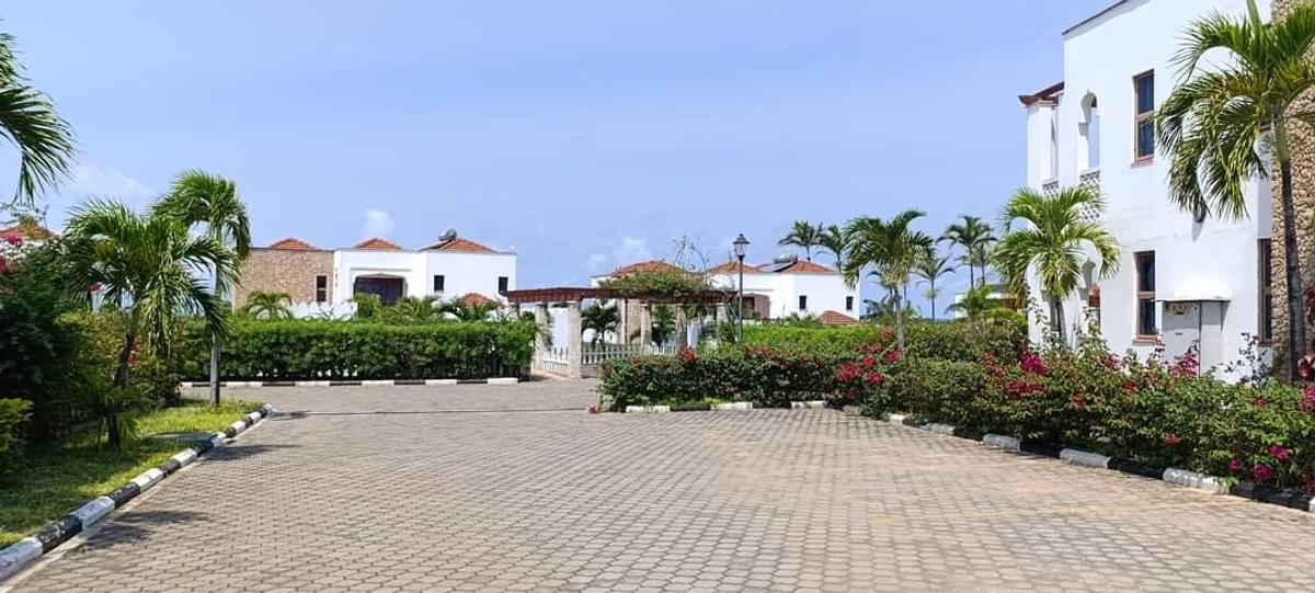 4 Bed Villa with En Suite at Sultan - 3