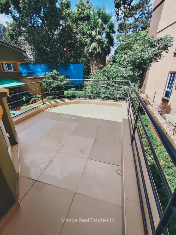 4 Bed Villa with En Suite in Riverside - 11