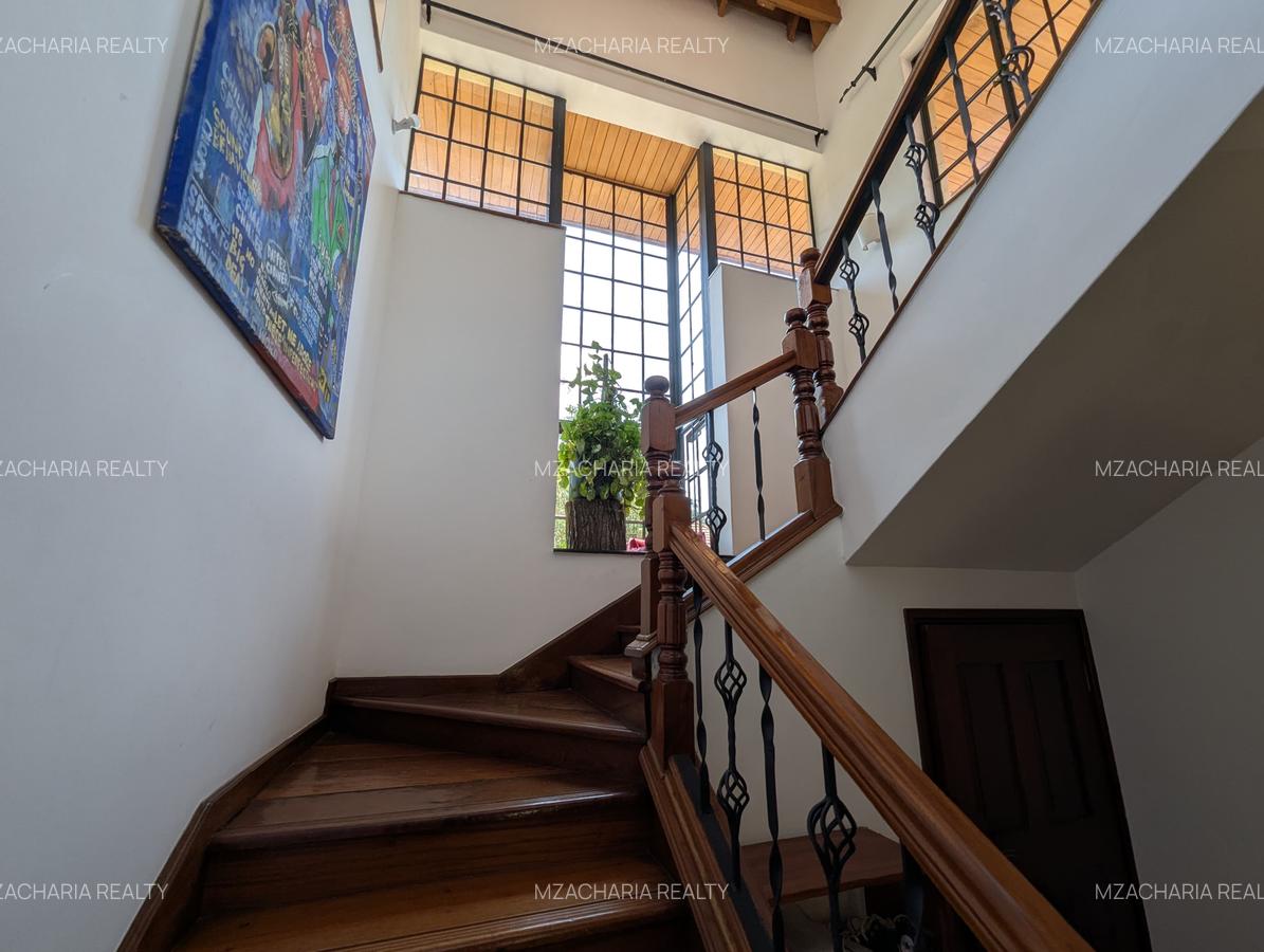 4 Bed Villa with En Suite in Spring Valley - 13