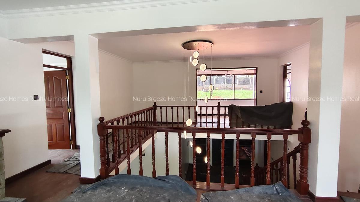 5 Bed House with En Suite in Ridgeways - 12