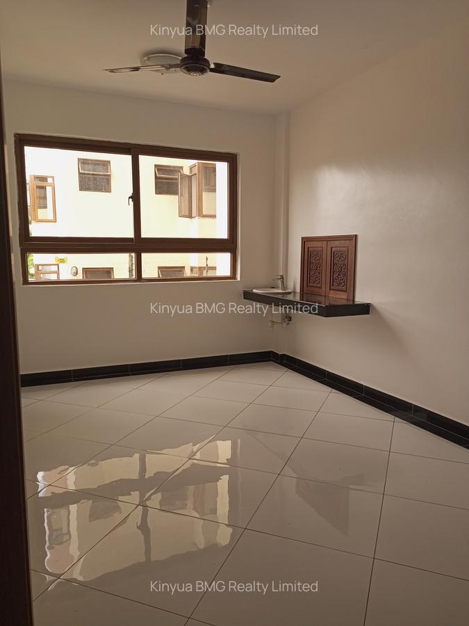 Serviced 3 Bed Apartment with En Suite at Moyne Drive - 5