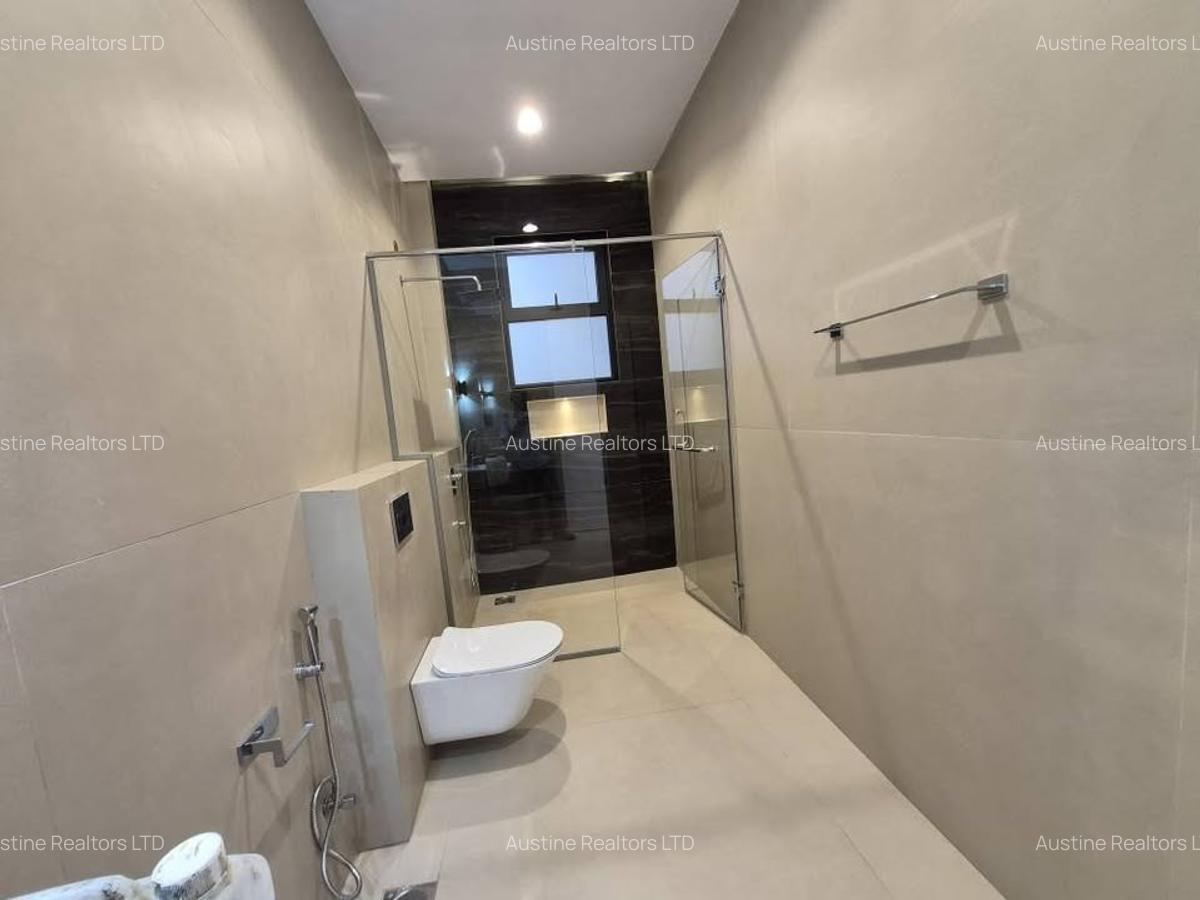 5 Bed Villa with En Suite in Lavington - 11