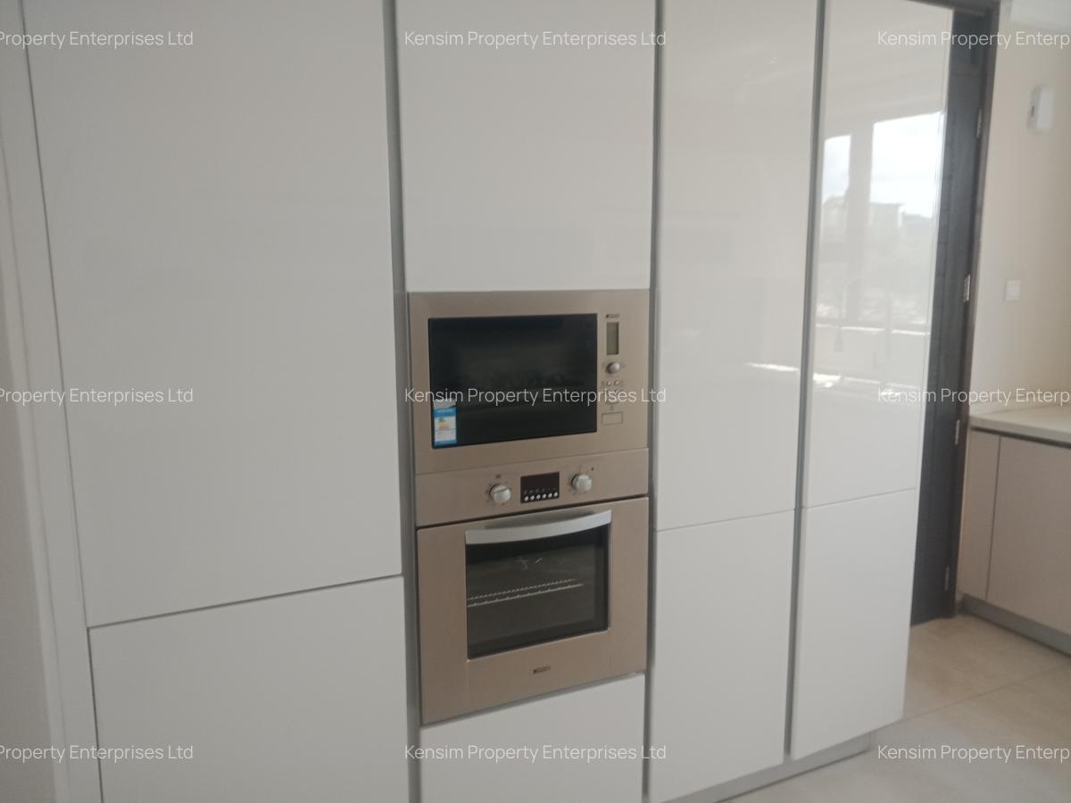 3 Bed Apartment with En Suite in Riverside - 6