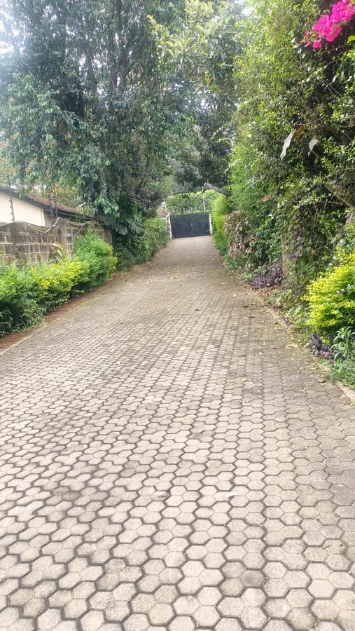 5 Bed House with En Suite in Lavington - 5