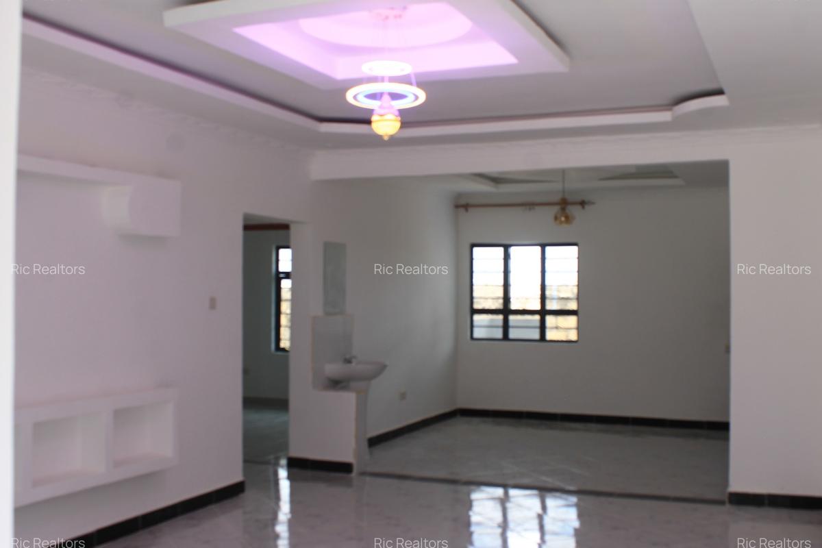 4 Bed House with En Suite at Merisho Road - 7