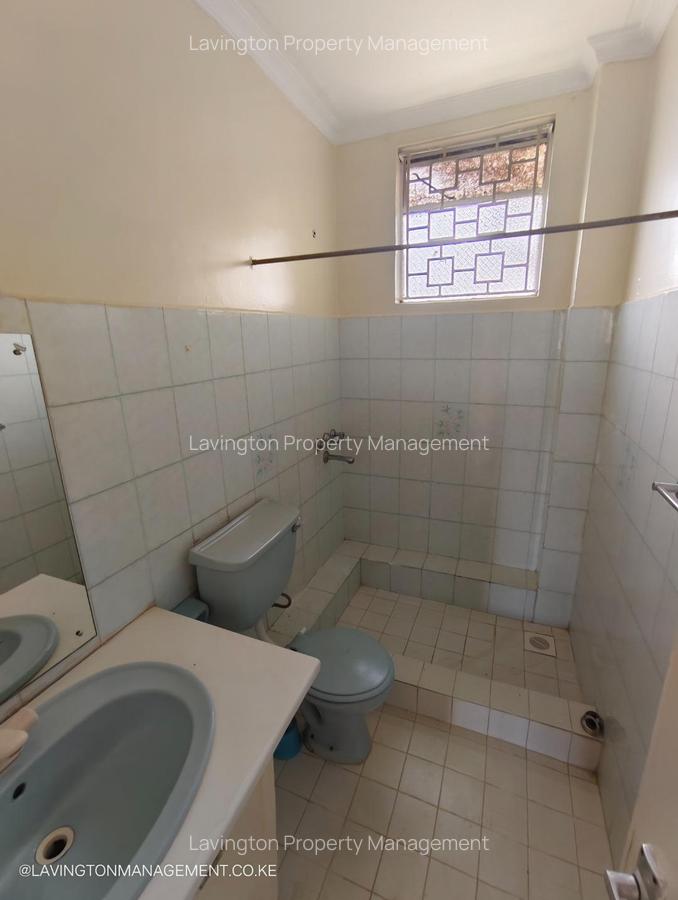 5 Bed Townhouse with En Suite at Lavington Green - 16