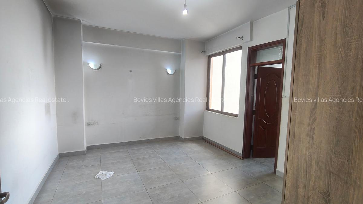Serviced 3 Bed Apartment with Backup Generator at Parklands - 5