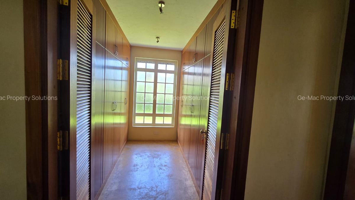 4 Bed House with En Suite in Runda - 17