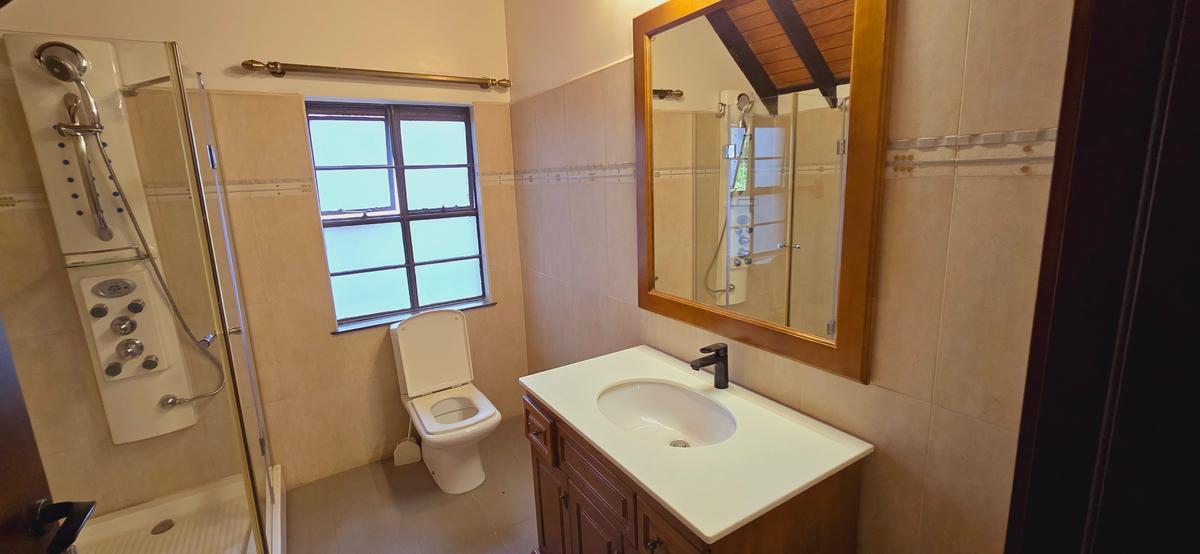 5 Bed Townhouse with En Suite at Othaya Road - 7