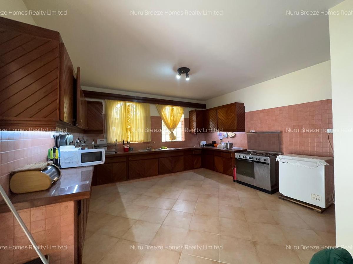 5 Bed House with En Suite in Runda - 13