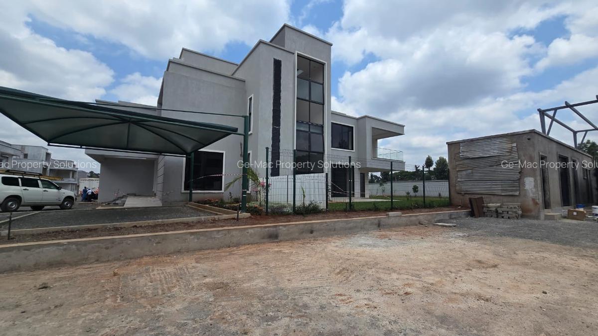 5 Bed Villa with En Suite in Runda - 2