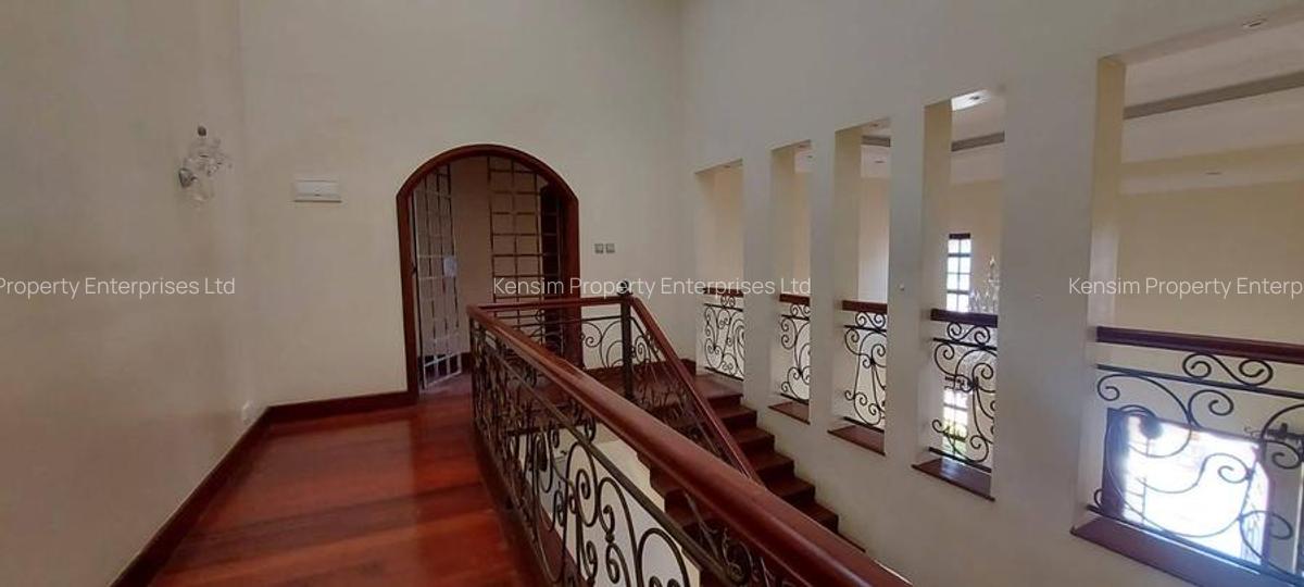 5 Bed House with En Suite in Runda - 10