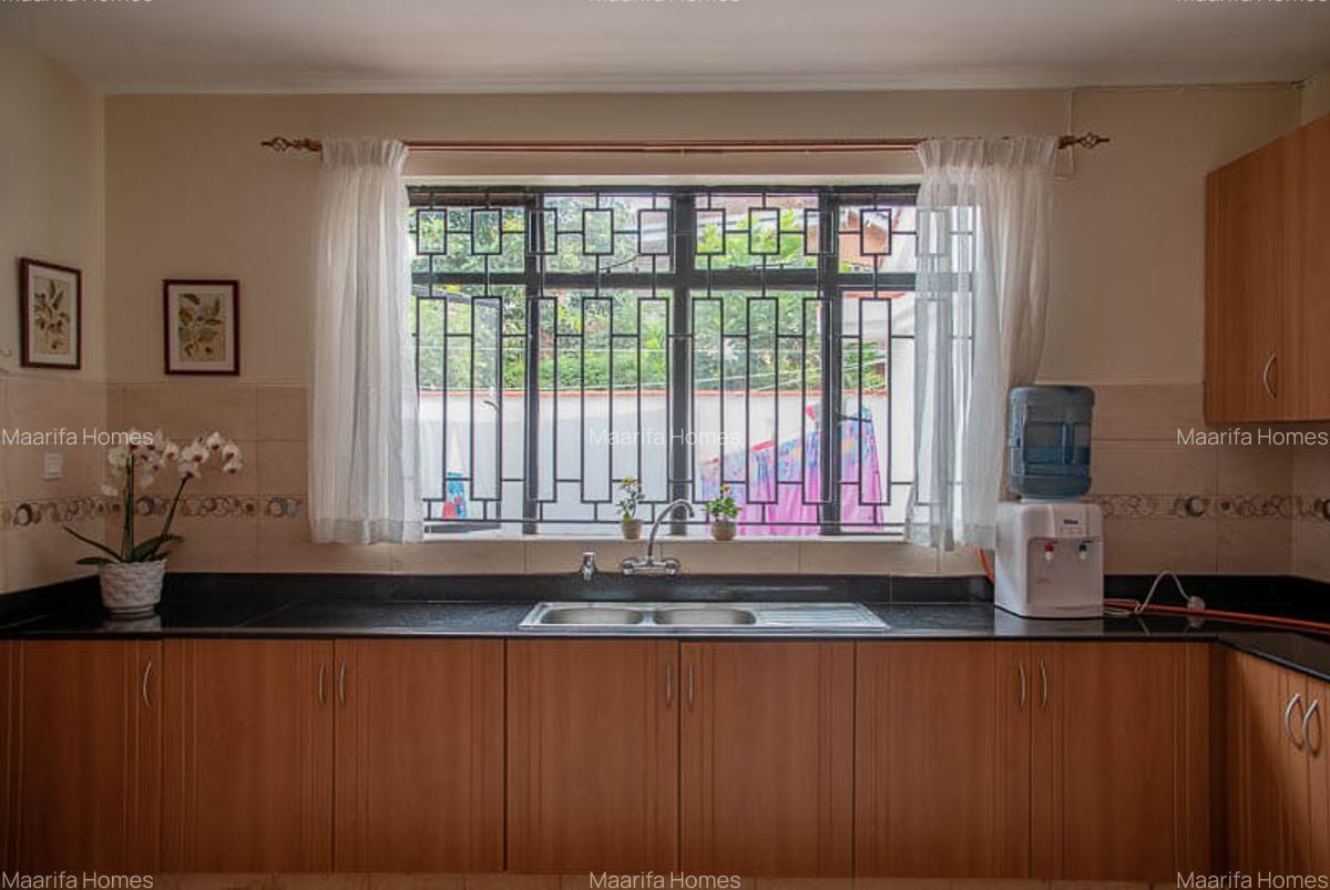 5 Bed House with En Suite in Runda - 13