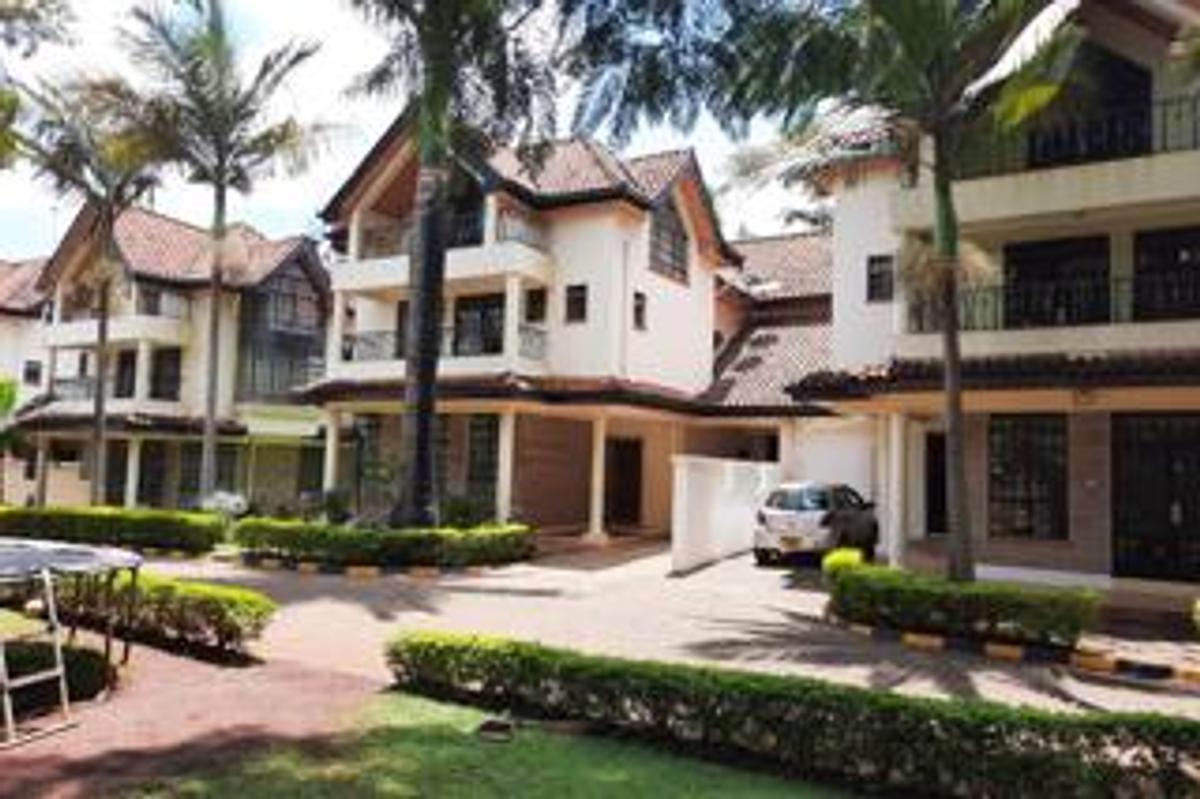 5 Bed Townhouse with En Suite at Lavington Green - 3