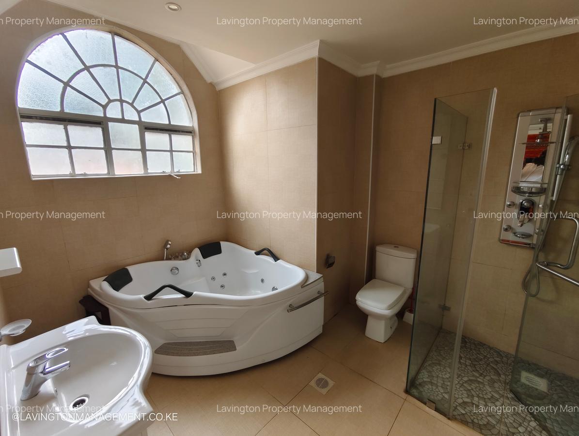 5 Bed Townhouse with En Suite at Lavington - 14