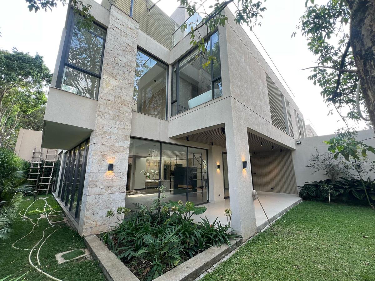 5 Bed Townhouse in Riverside - 1