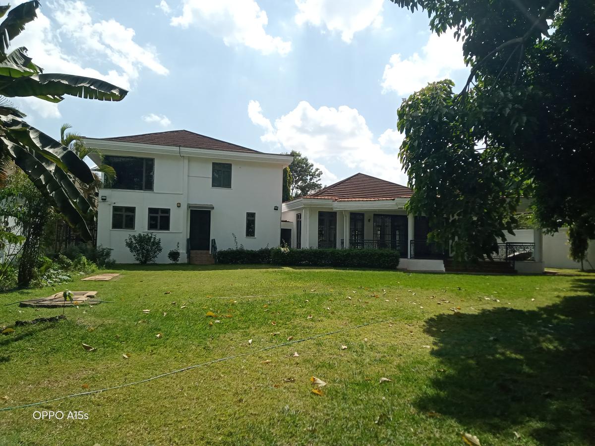 5 Bed House with En Suite in Runda - 3