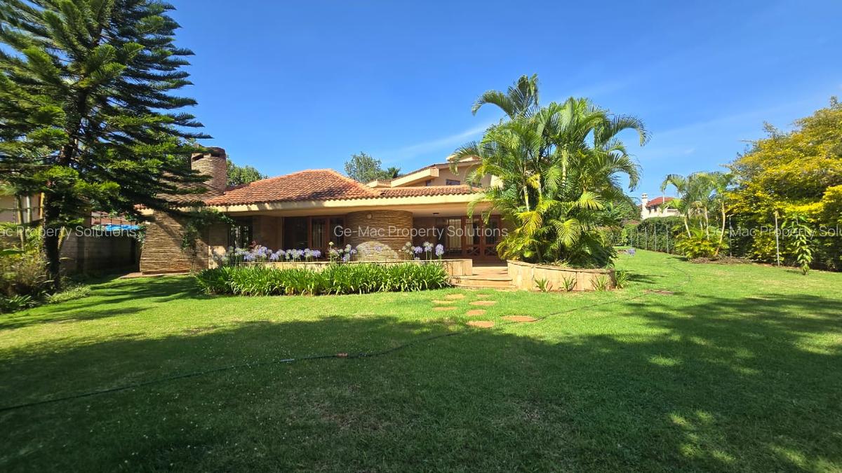 5 Bed House with En Suite in Runda - 2