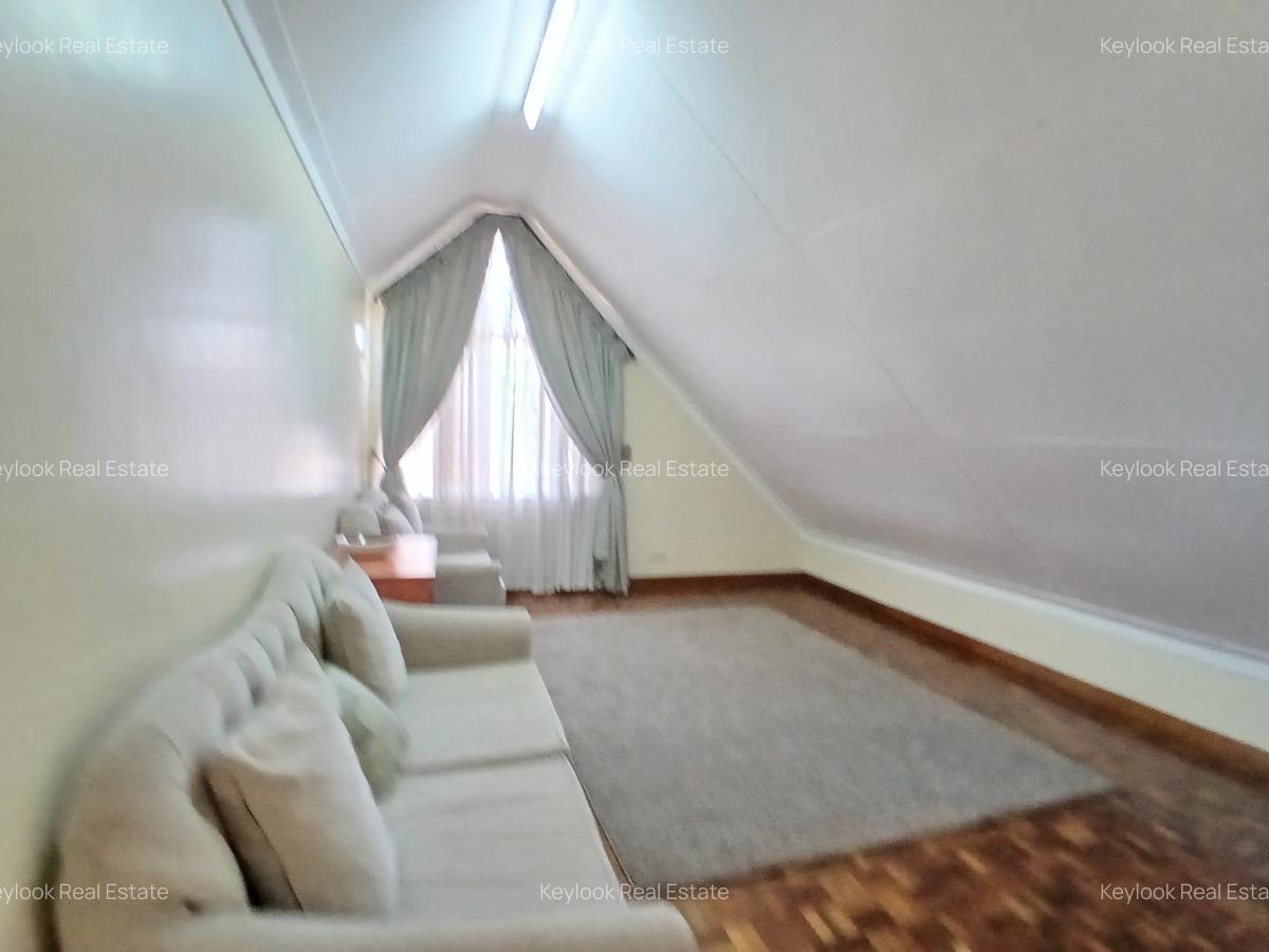 5 Bed Townhouse with En Suite at Lavington - 4