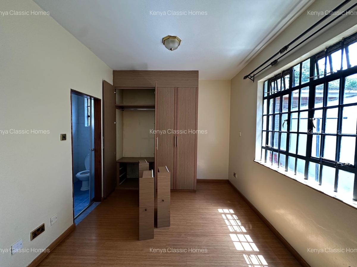 5 Bed Villa with En Suite at Lavington - 8