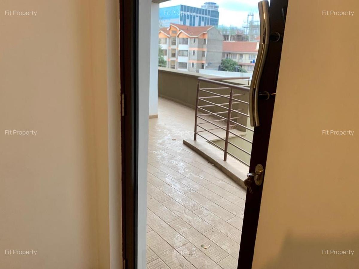 3 Bed Apartment with En Suite in Parklands - 11