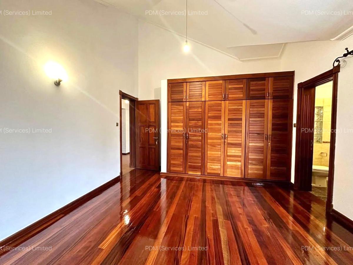 4 Bed Villa with En Suite in Spring Valley - 15