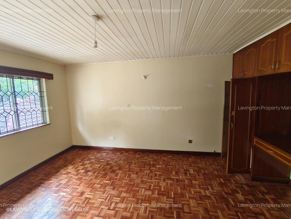 5 Bed House with En Suite at Lavington Green - 13