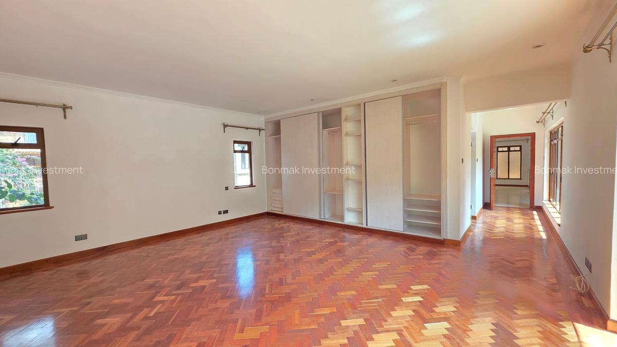 5 Bed Townhouse with En Suite at Lavington Green. - 11