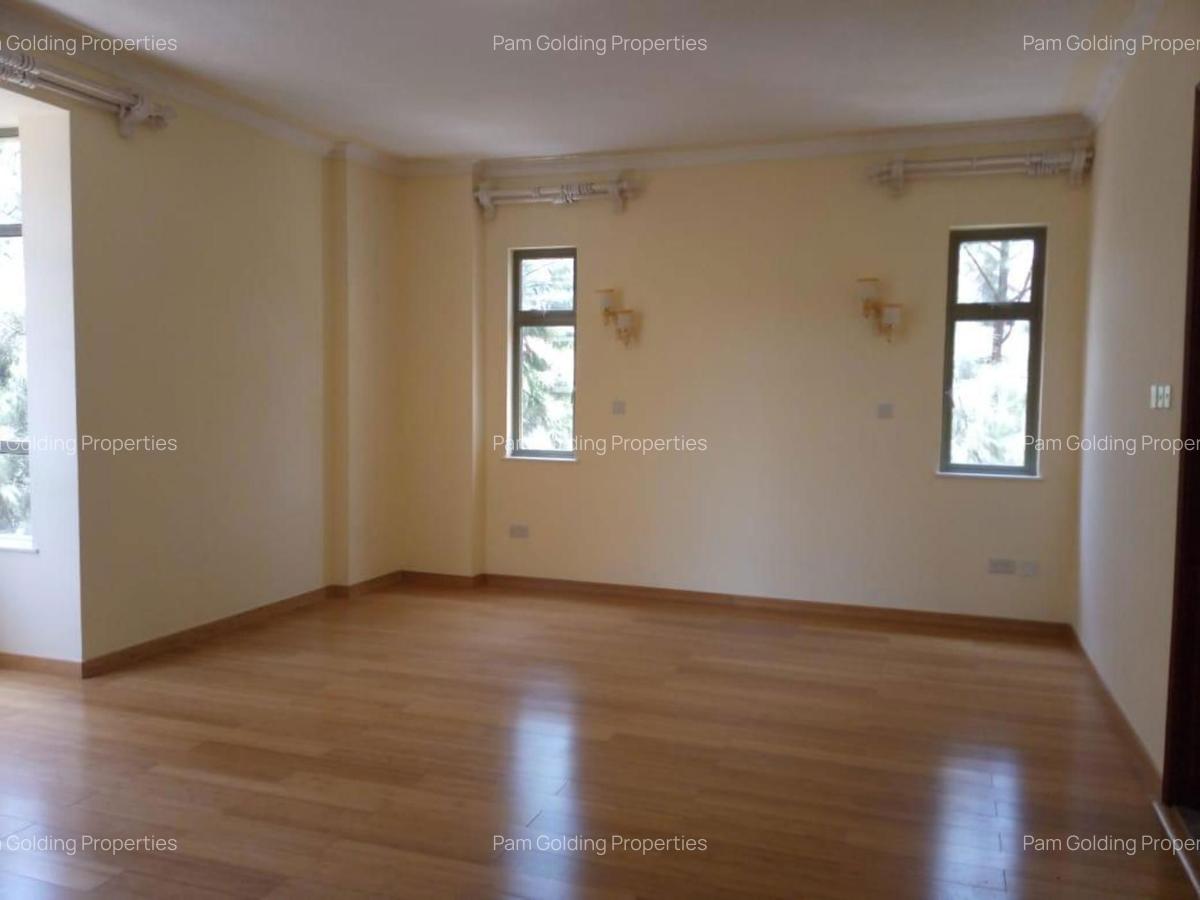 3 Bed Apartment with En Suite in Kilimani - 15
