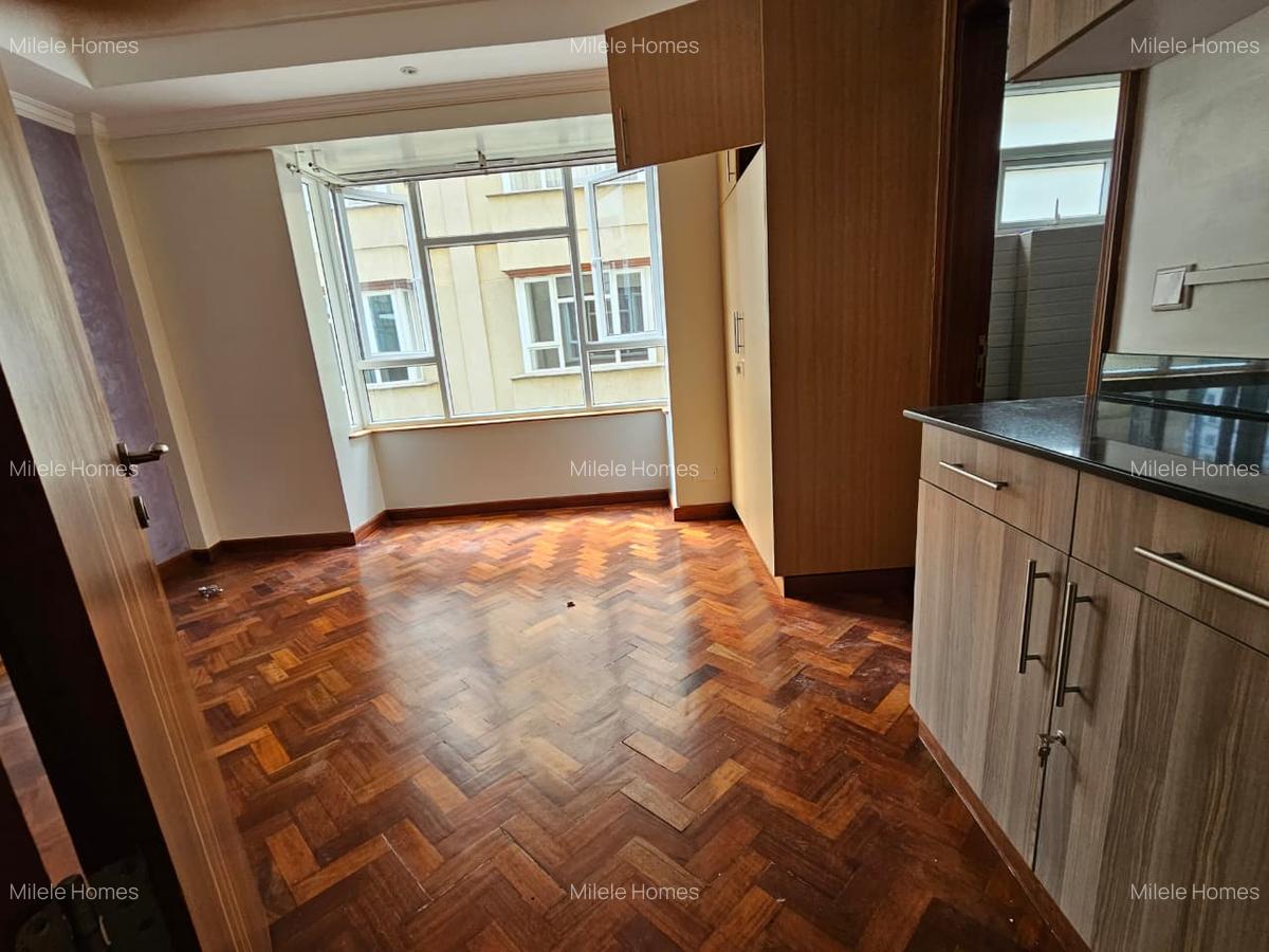 Serviced 3 Bed Apartment with En Suite in Parklands - 18