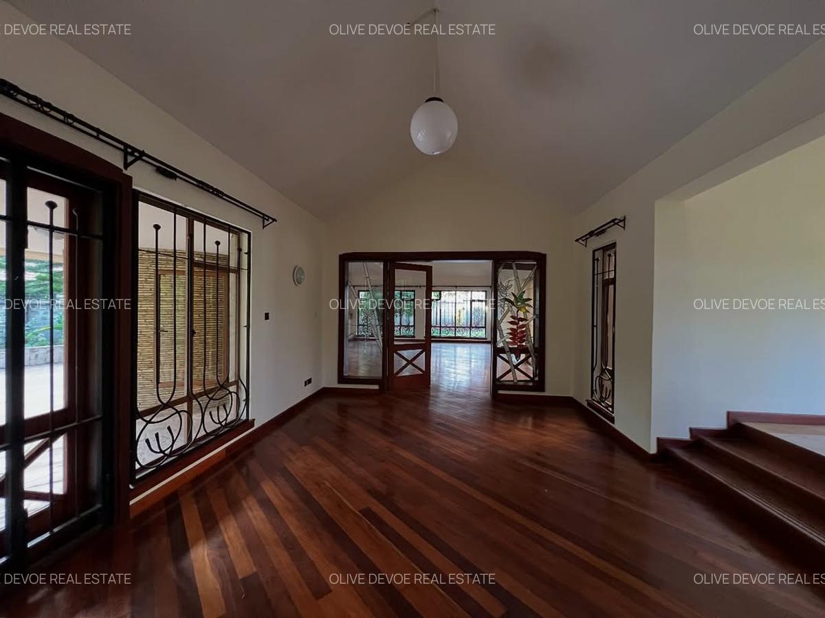 5 Bed House with En Suite in Runda - 7