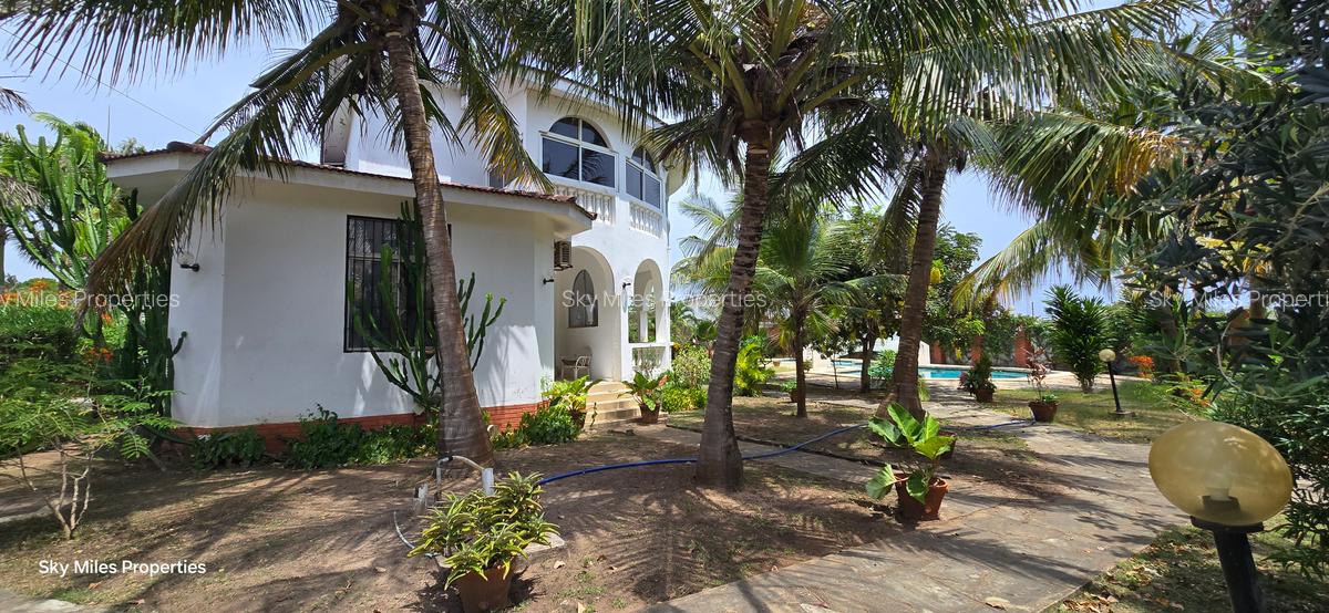 7 Bed Villa with En Suite at Serena Area - 8