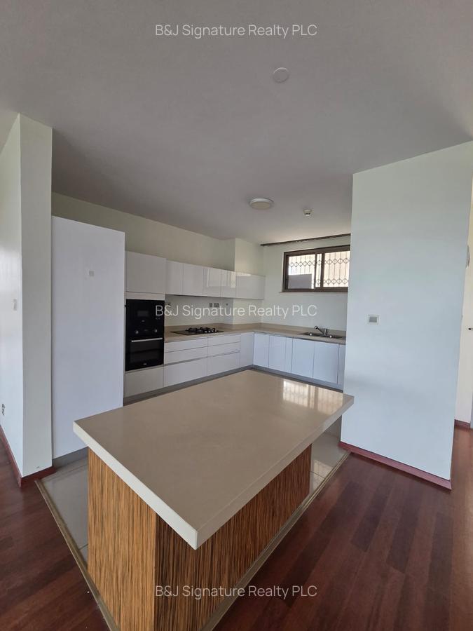 3 Bed Apartment with En Suite in Parklands - 11