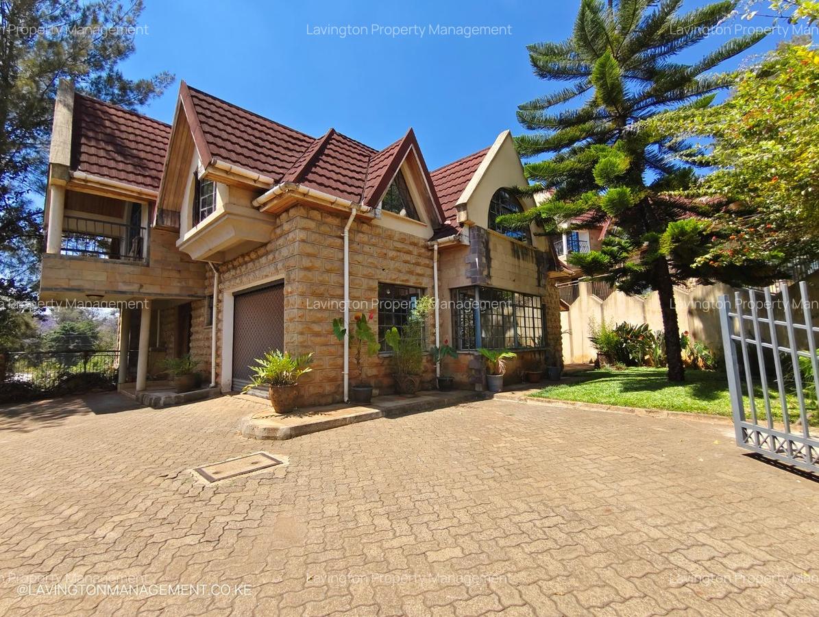 5 Bed Townhouse with En Suite at Lavington Green - 1