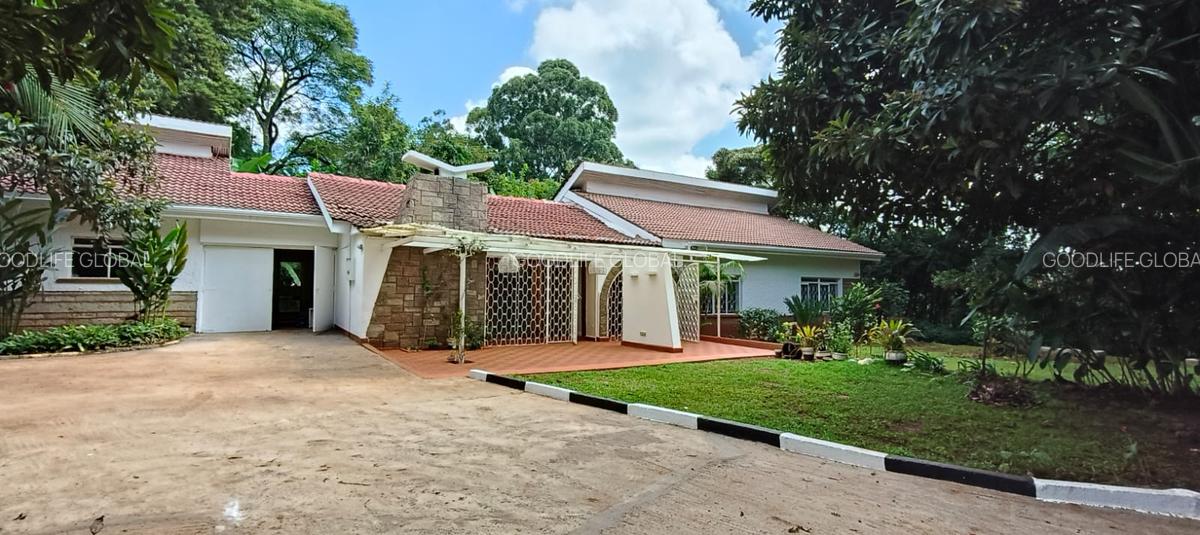 4 Bed House with En Suite at Rosslyn - 5