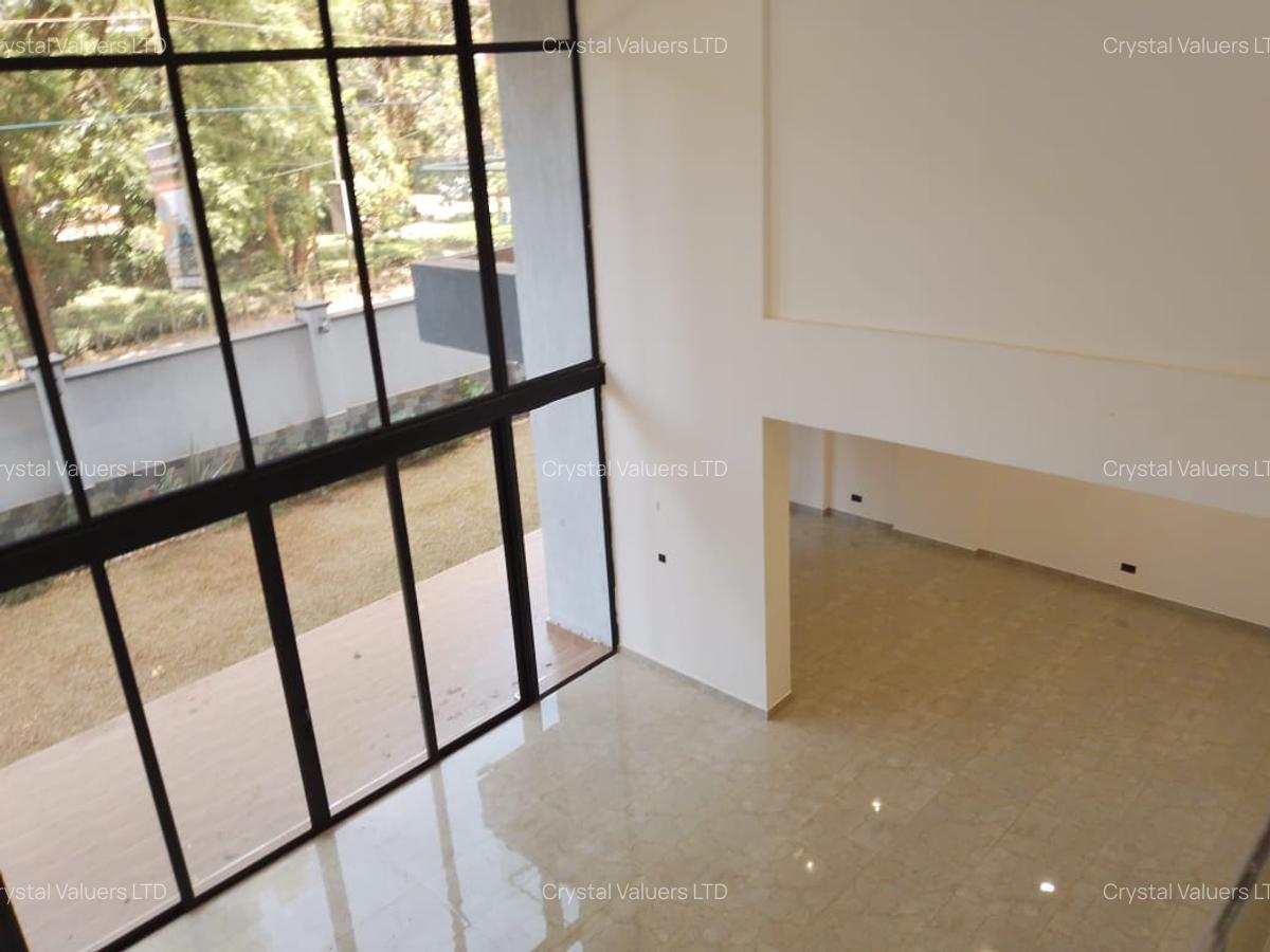 8 Bed Villa with En Suite in Spring Valley - 4