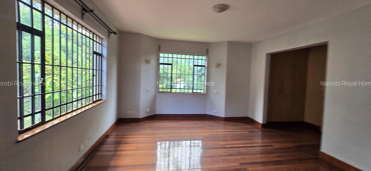 5 Bed Townhouse with En Suite at Lavington Green - 17