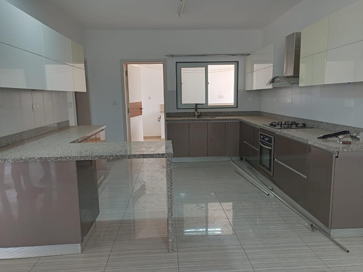 3 Bed Apartment with En Suite in Westlands Area - 3