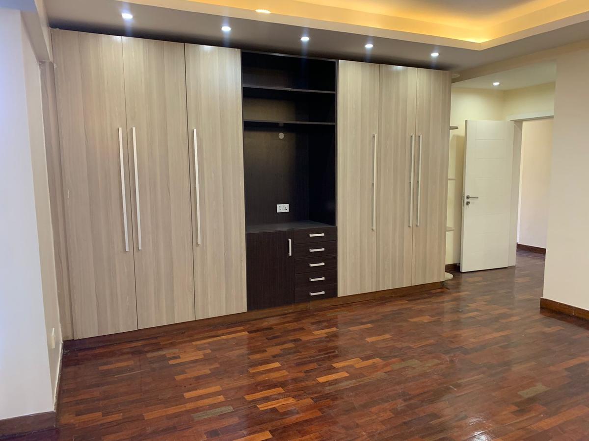 3 Bed Apartment with En Suite in Lavington - 10