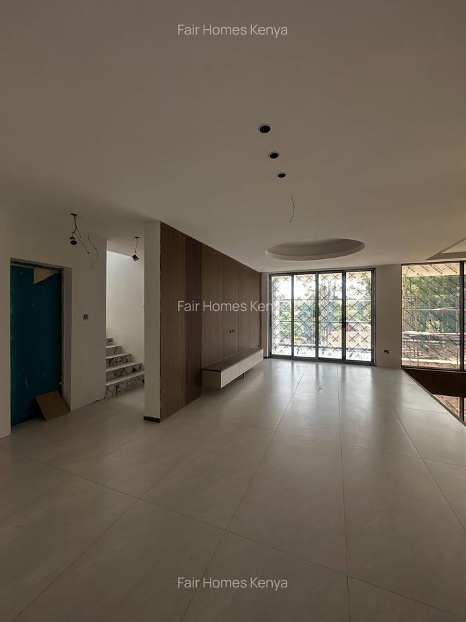 5 Bed Townhouse with En Suite at Lavington Green - 16