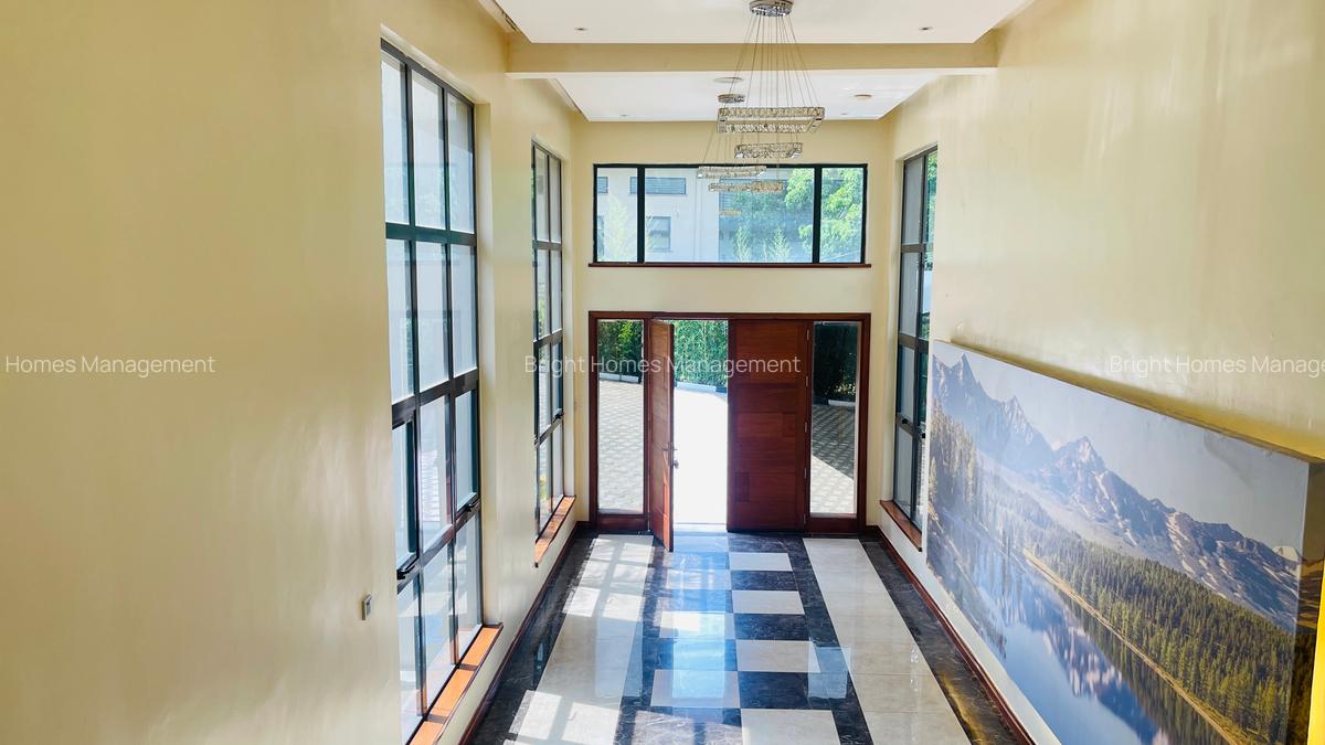 5 Bed Villa with En Suite in Spring Valley - 14