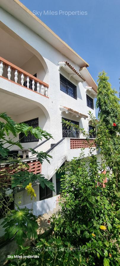 4 Bed House with En Suite at Portreitz - 5