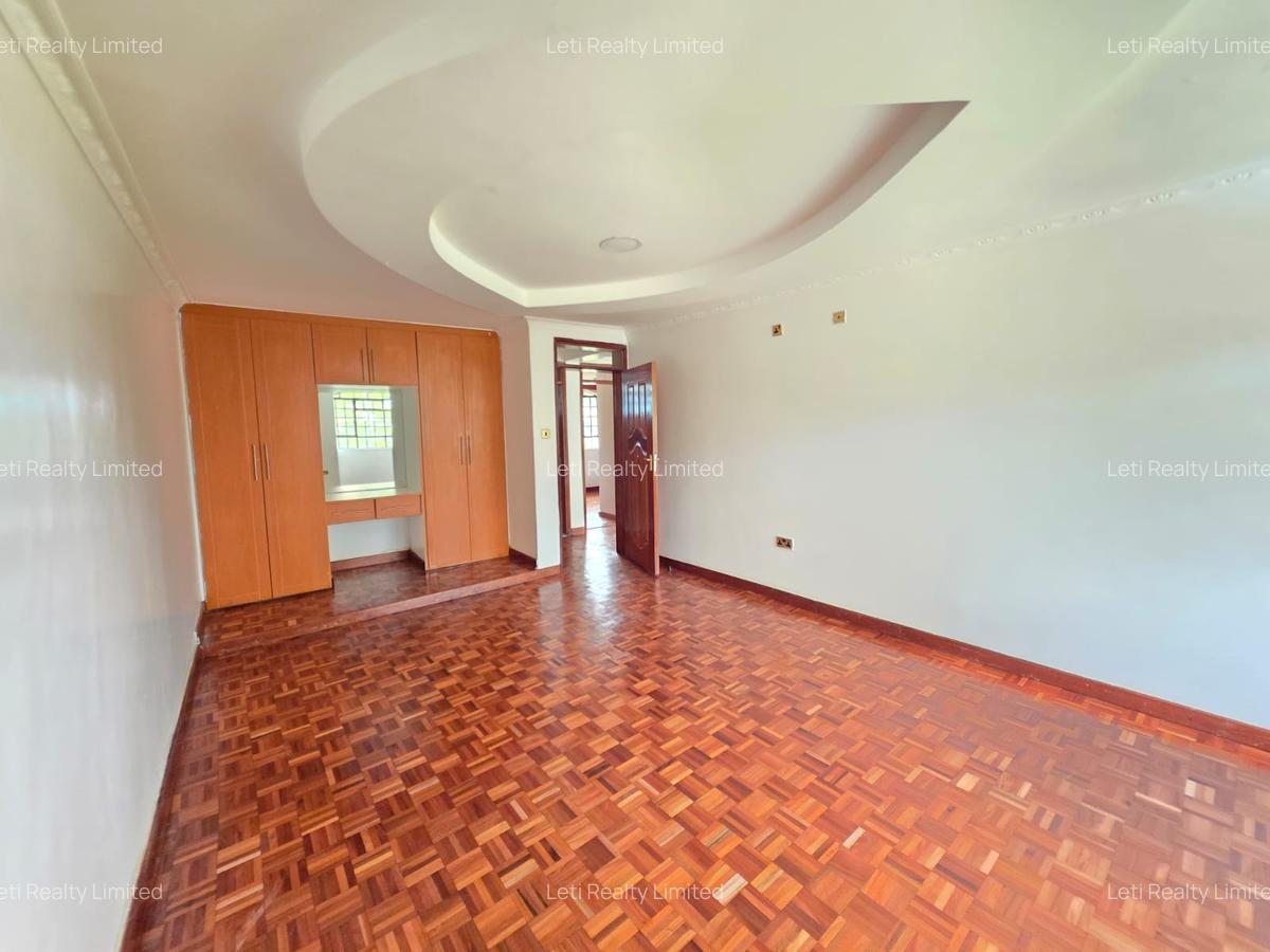 5 Bed House with En Suite in Runda - 11