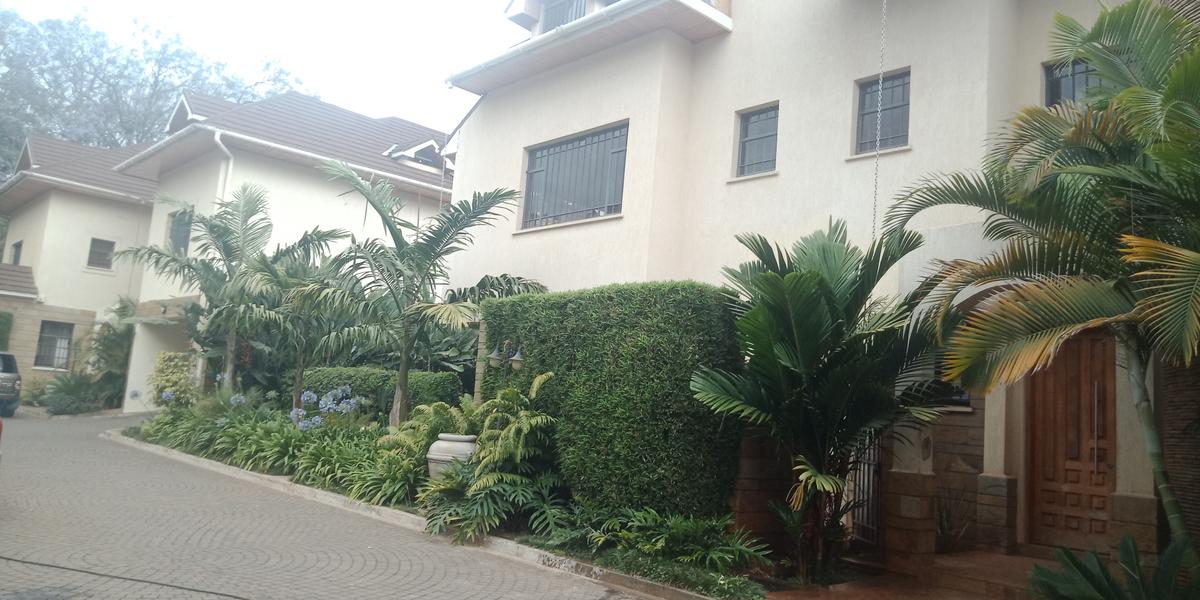 5 Bed Townhouse with En Suite in Lavington - 1