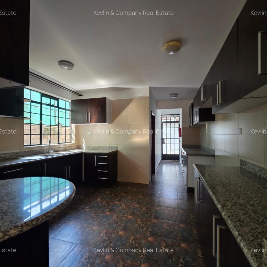 4 Bed Villa with En Suite in Lavington - 6