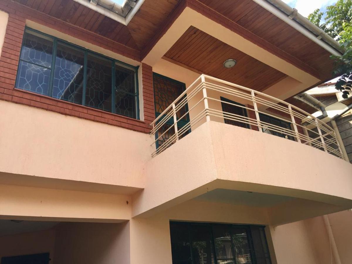 5 Bed House with En Suite in Lavington - 3