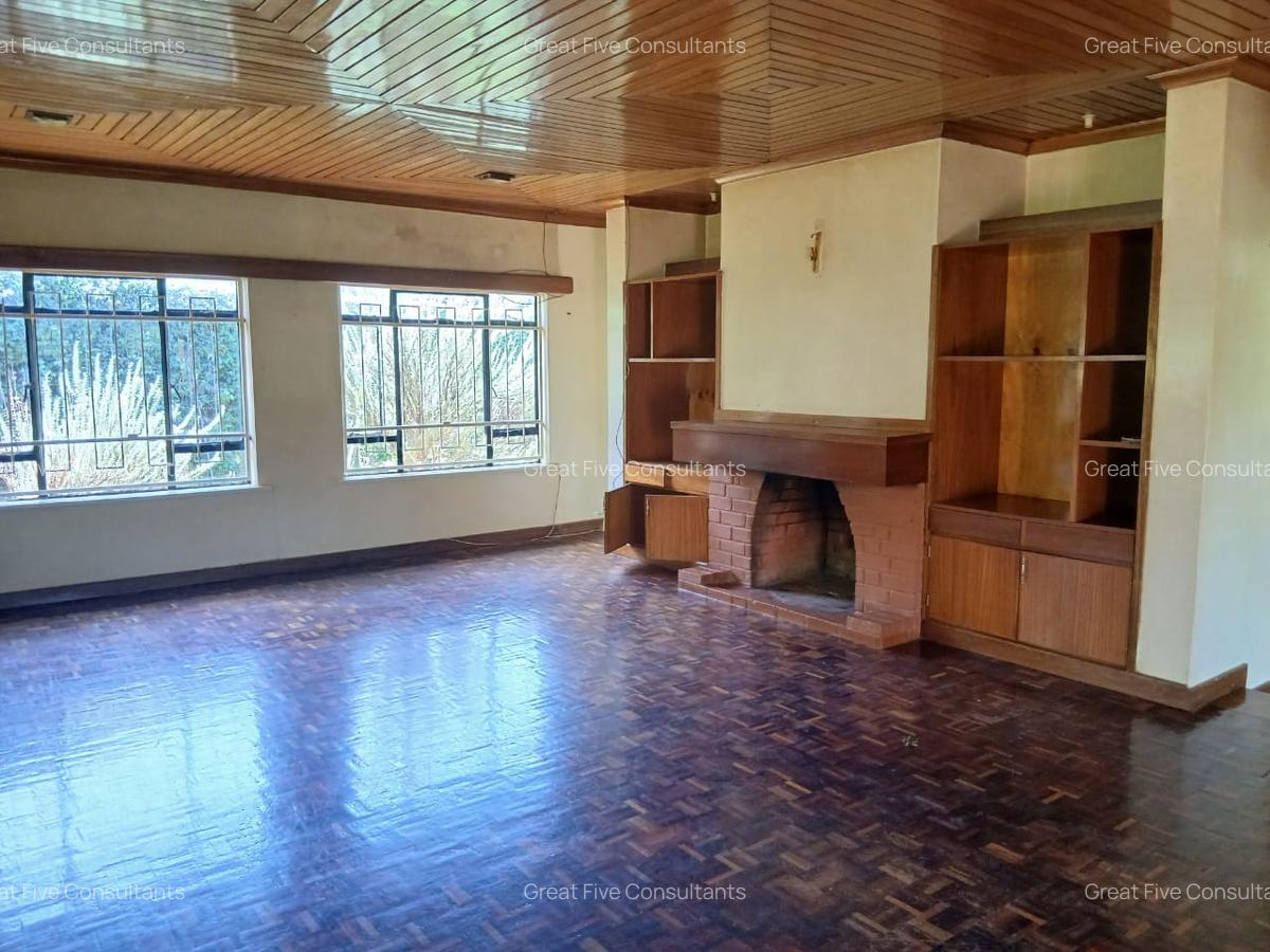 5 Bed Villa with En Suite in Nyari - 5